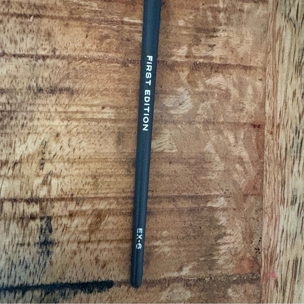 Details By Tati EX-6 Lifted Shadow Brush First Edition NWOT - Picture 5 of 7